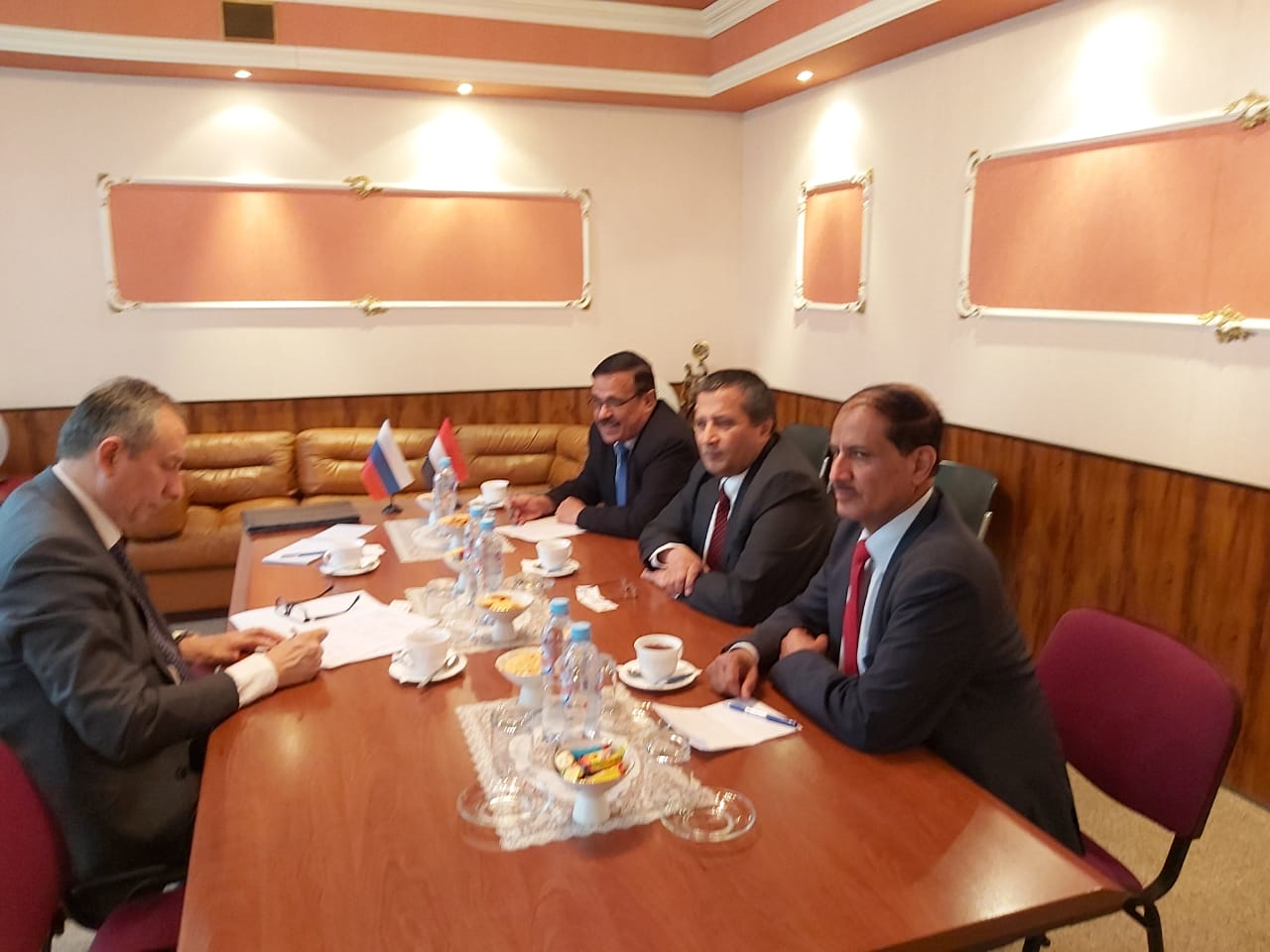 السفير الوحيشي يبحث مع الجانب الروسي إمكانية زيادة المنح الدراسية لليمن