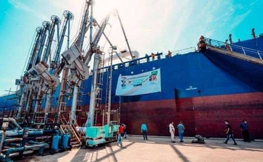 عدن: وصول الدفعة الخامسة من المنحة النفطية السعودية الى ميناء الزيت