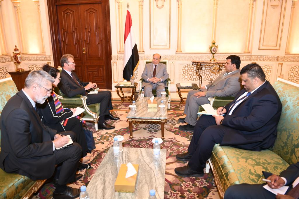 رئيس الجمهورية يستقبل السفير الفرنسي لدى اليمن.. صورة + تفاصيل