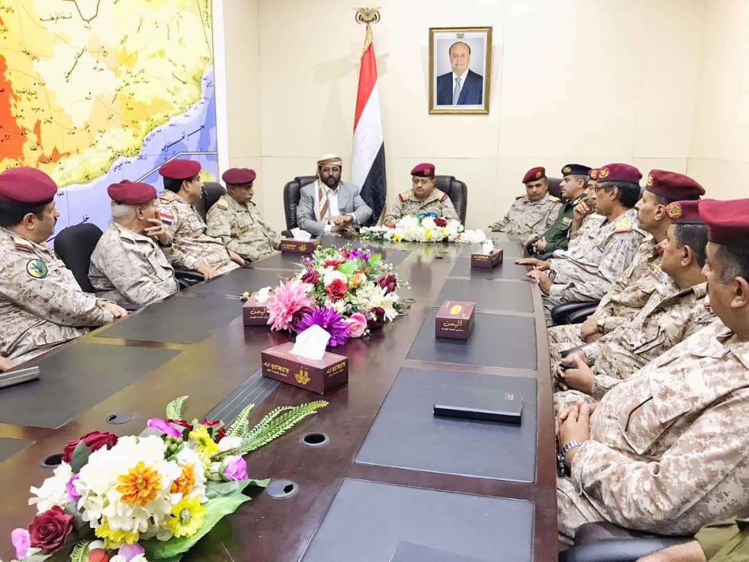 وزير الدفاع يرأس اجتماعا لقيادات الجيش بمأرب لمناقشة آخر المستجدات ..«تفاصيل»