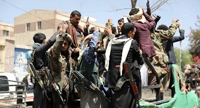 الحوثيون ينشئون صندوقاً يشرعن لهم نهب المساعدات الإنسانية