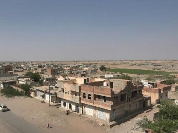 مليشيات الحوثي تستهدف الأحياء السكنية شمالي مدينة التحيتا  