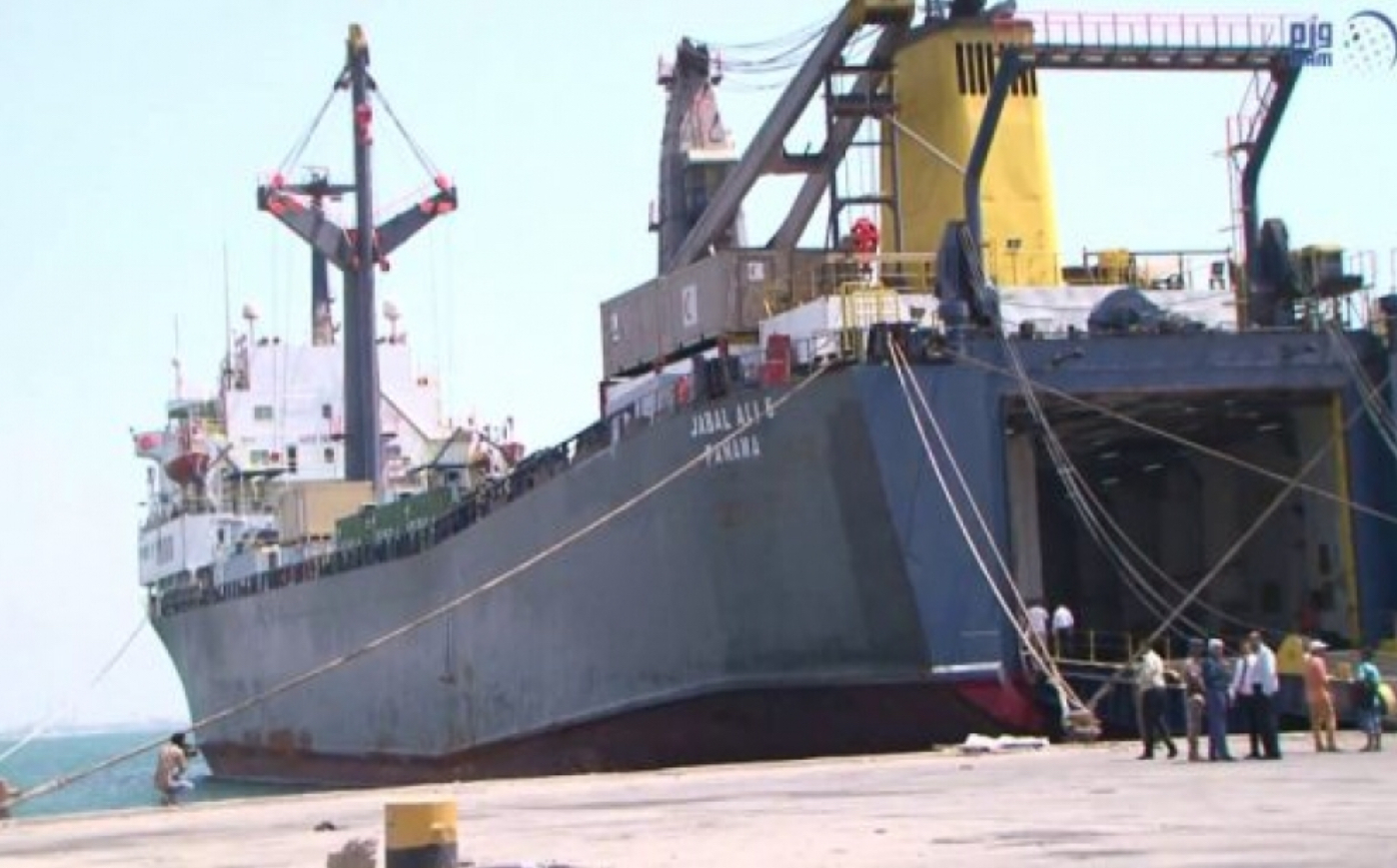 سفينة إماراتية تحمل اسلحة ثقيلة وعتاد تغادر عدن
