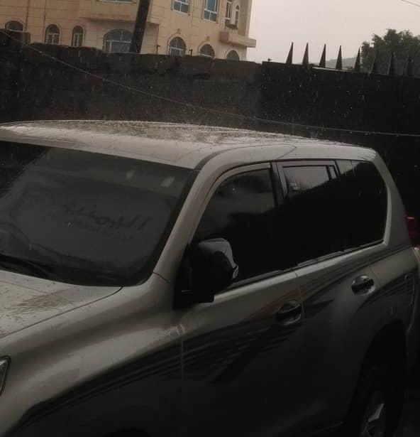 بالصورة: مليشيا الحوثي تعتدي على أسرة وكيل وزارة السياحة في حكومة الإنقلاب وتنهب سيارتها