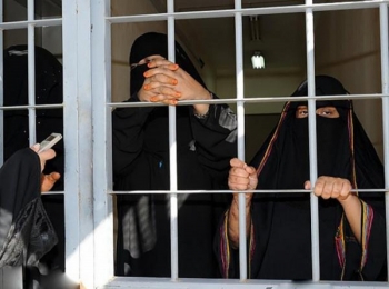 صحيفة: مليشيا الحوثي تبدأ بشن موجة تعذيب للمعتقلات داخل السجون