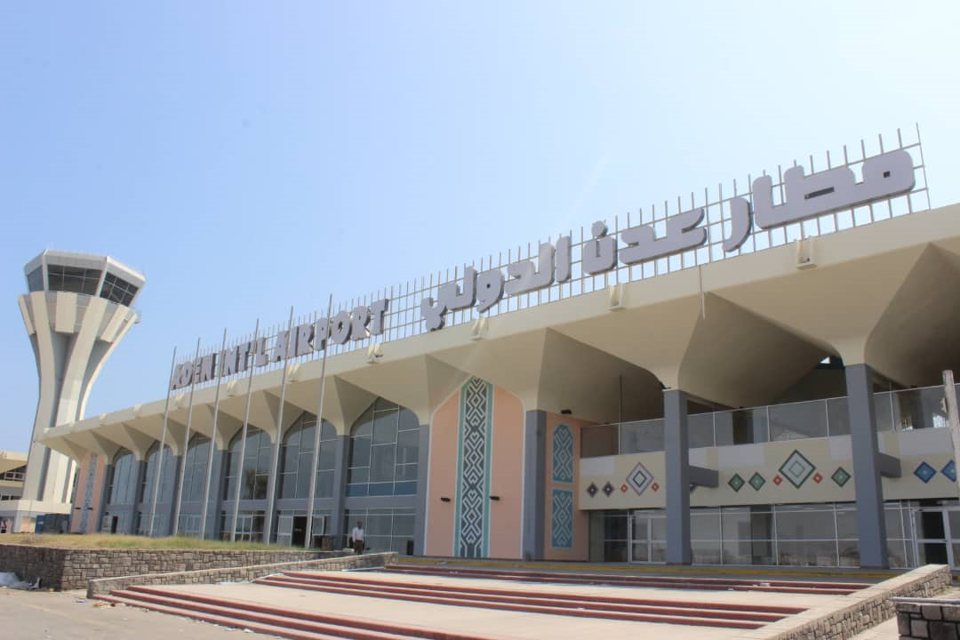 وصول أول رحلة لإعادة اليمنيين العالقين في مصر إلى مطار عدن الدولي