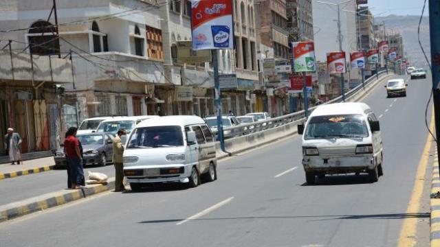 أزمة مواصلات في صنعاء لانعدام الوقود ومواطنون يشكون من ارتفاع أجور النقل