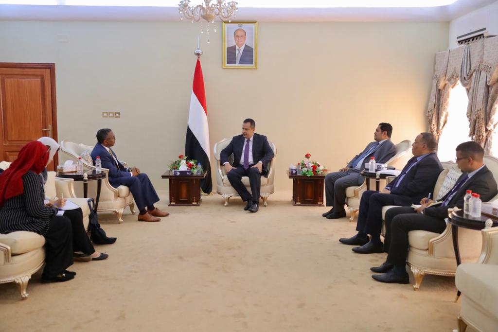 رئيس الوزراء يلتقي ممثل المفوضية السامية لحقوق الإنسان لدى اليمن