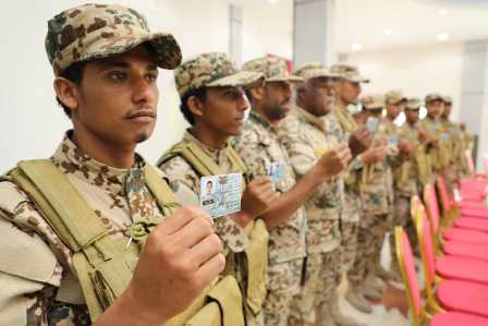الجيش الوطني يدشن صرف بطائق عسكرية بتقنيات حديثة يصعب تزويرها..صورة