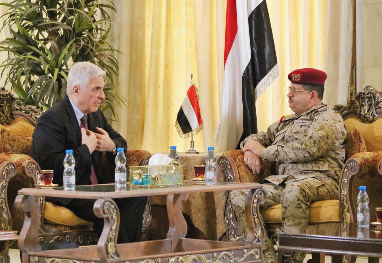 وزير الدفاع يبحث مع السفير الروسي التعاون العسكري بين البلدين ..«تفاصيل»