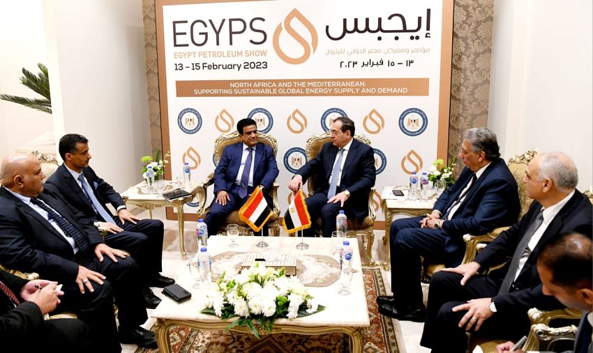 وزير النفط والمعادن يبحث مع نظيره المصري تعزيز التعاون الثنائي