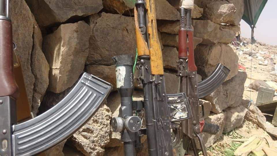 أسلحة الحوثي بيد الجيش في نهم وهذا مصير عناصره