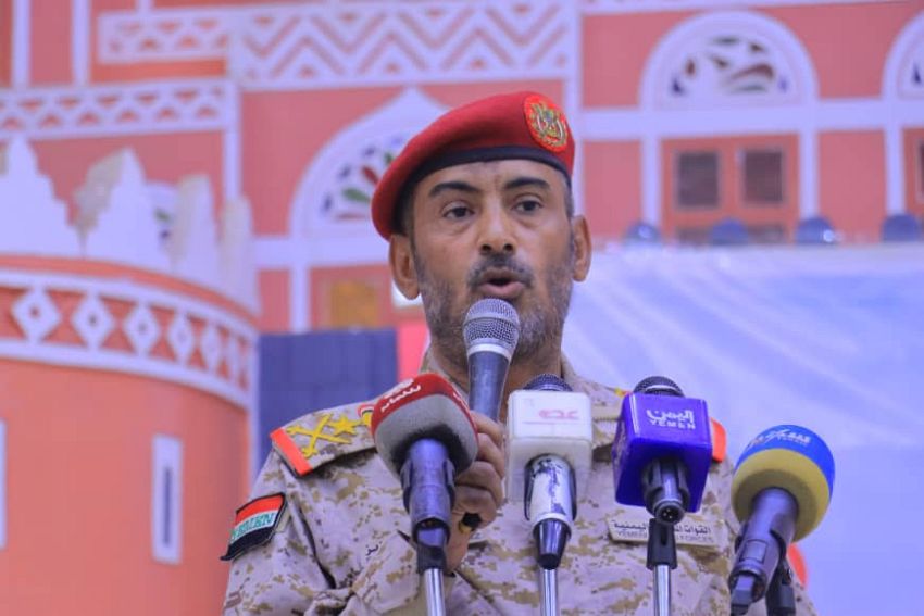 رئيس هيئة الاركان يشيد بتضحيات ابناء حجة في مواجهة مليشيا الحوثي الإرهابية