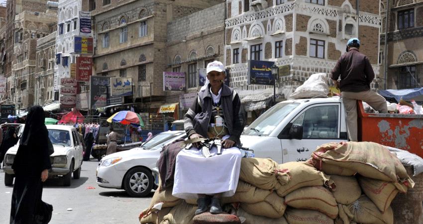 الحوثيون يمنعون أصحاب الشركات والتجار من مغادرة صنعاء