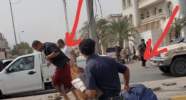 شاهد الصورة.. كاميرا جوال محمول تفضح الانتقالي وتضعه في موقف محرج للغاية