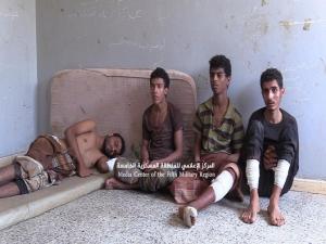 حجة: الجيش يعلن اسر 5 حوثيين بينهم قيادي والتحالف يستهدف مواقع متفرقه للحوثيين