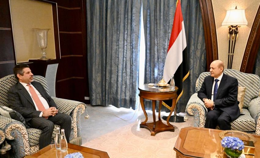 رئيس مجلس القيادة يستقبل السفير الاميركي للبحث في مستجدات الوضع اليمني