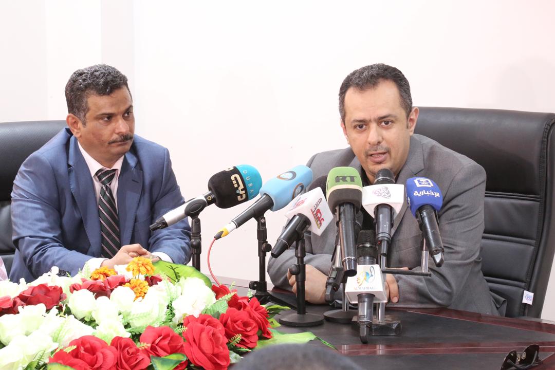 عاجل .. رئيس الوزراء الدكتور معين عبدالملك يزف بشرى سارة للشعب اليمني 