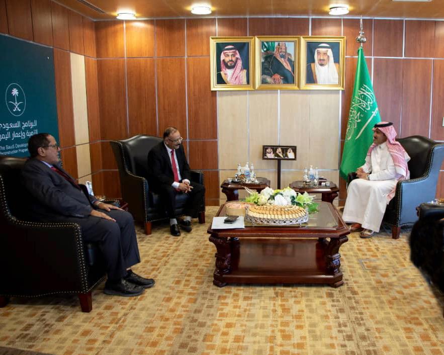 الوزير حُميد يناقش مع السفير آل جابر مشاريع البرنامج السعودي بقطاع النقل