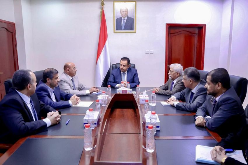 رئيس الوزراء يطلع على جدول اعمال الدورة الخامسة لمجلس إدارة البنك المركزي في عدن 