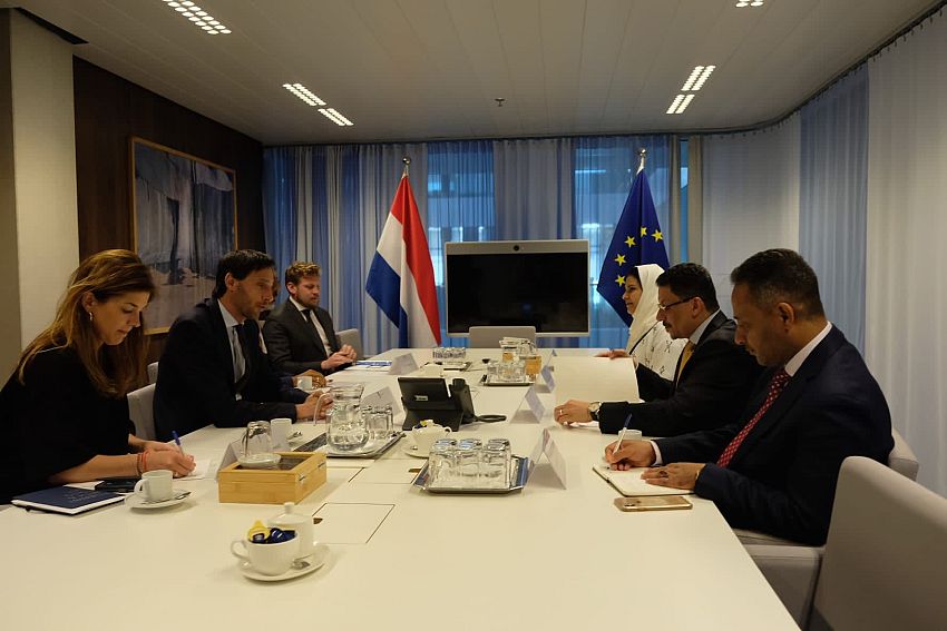 وزير الخارجية يبحث مع نظيره الهولندي تطورات الاوضاع في اليمن وملف خزان صافر
