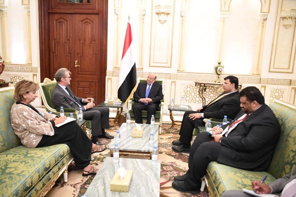 رئيس الجمهورية يستقبل السفير الفرنسي لدى بلادنا