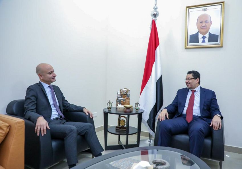 وزير الخارجية يلتقي سفير فرنسا لدى اليمن