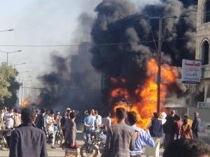 اندلاع حريق هائل في سوق سوداء لبيع المشتقات النفطية في صنعاء