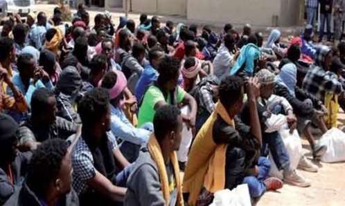 نقل 1500 مهاجر الى بلدانهم عبر مطار عدن