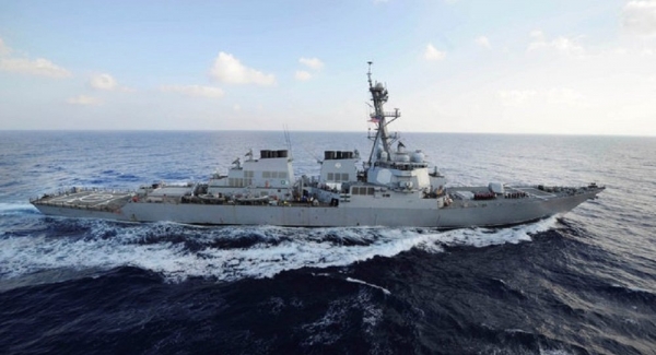 الجيش الأمريكي يرسل "مدمرة" إلى موقع هجوم بحر عمان ويهدد بعدم التهاون