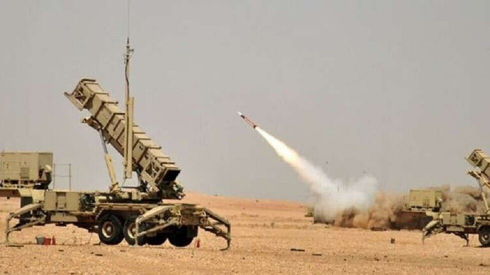 التحالف: اعتراض طائرة مفخخة وصاروخين بالستيين أطلقهم الحوثيون نحو السعودية