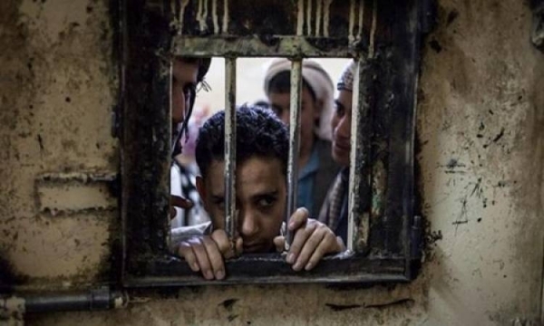 مختطفون ينفذون إضراباً عن الطعام في سجون الحوثيين بصنعاء