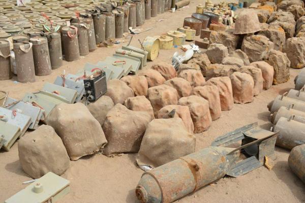 ضبط أحد أفراد خلية حوثية أثناء محاولته زرع عبوة ناسفة في الطريق العام بحيس