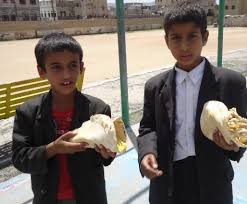 مأساة الأطفال في دار رعاية الأيتام بصنعاء... سجن وجوع وبرد..
