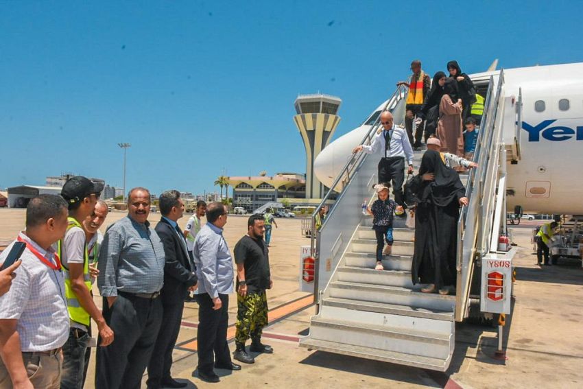 وصول دفعة جديدة من العالقين العائدين من بورتسودان الى مطار عدن الدولي