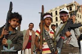 التجنيد الإلزامي للشباب.. وسيلة جديدة للمليشيا الحوثية للزج بهم في محارق الموت وباباً للجبايات (تقرير)