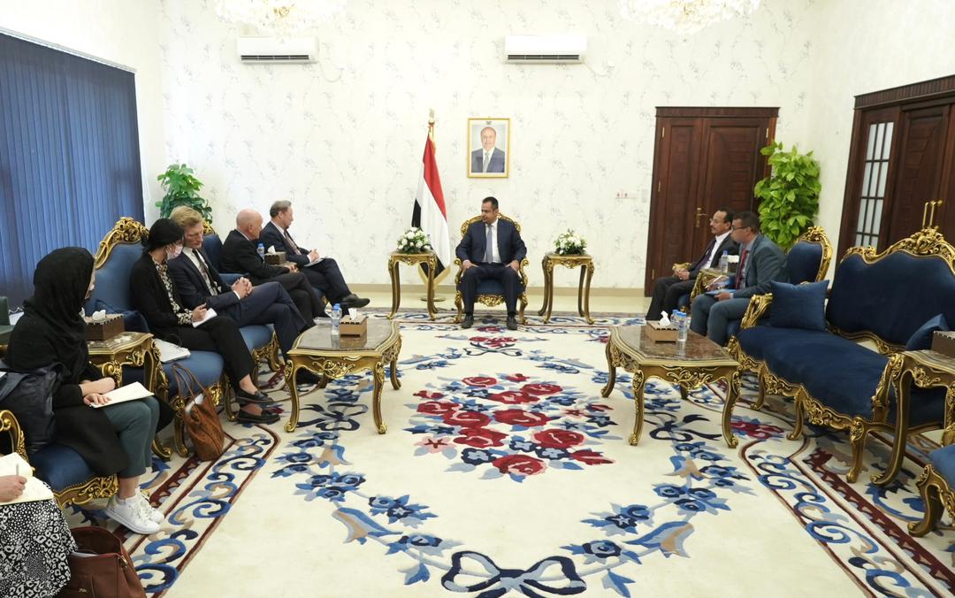 رئيس الوزراء يحذر من استمرار تلاعب الحوثيين بالورقة الإنسانية لتحقيق مكاسب سياسية ..«تفاصيل»