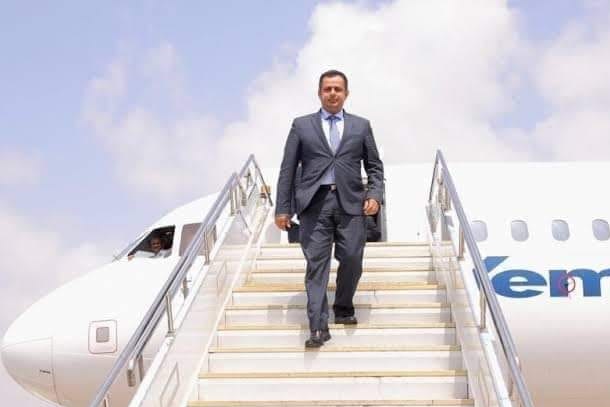 عاجل : رئيس الوزراء يصل الرياض للتشاور مع رئيس الجمهورية حول عدد من الملفات (صورة + تفاصيل)