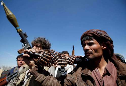 الحوثيون يعتدون مجدداً على 10 صحافيين مختطفين في صنعاء