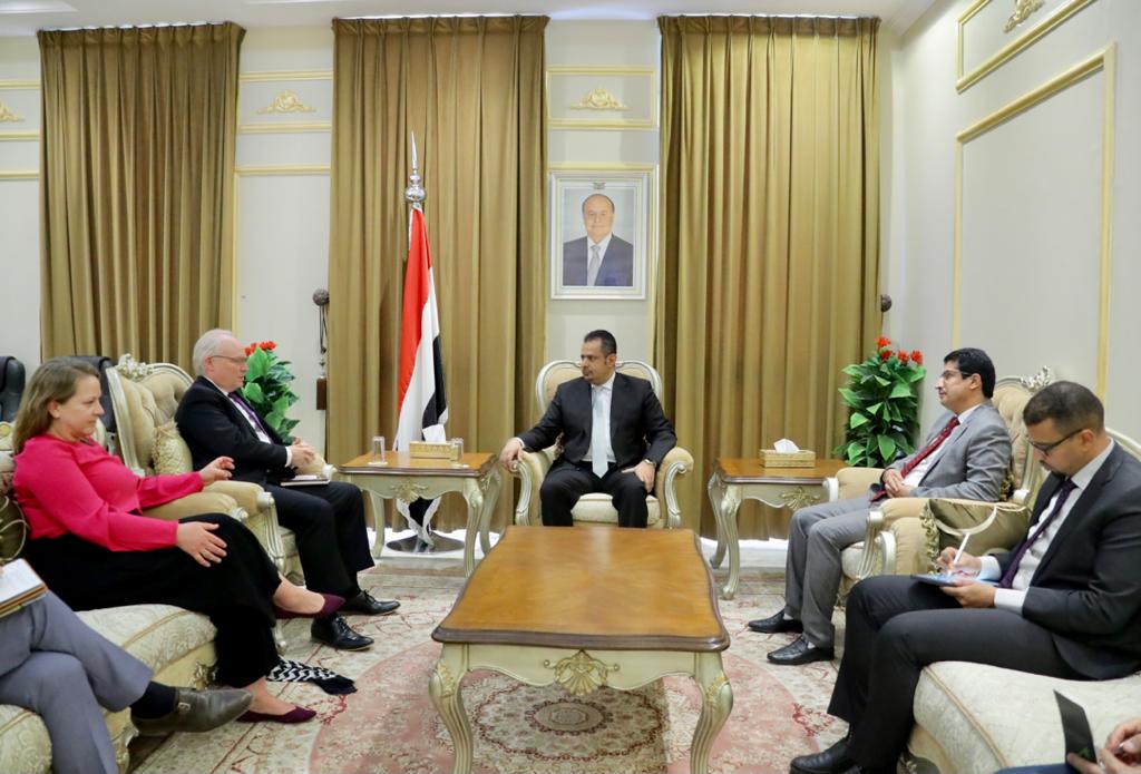  رئيس الوزراء يبحث مع المبعوث الأمريكي الخاص إلى اليمن المقترحات المطروحة للسلام على المستوى الأممي والدولي وتعامل الحكومة الإيجابي معها (تفاصيل) 