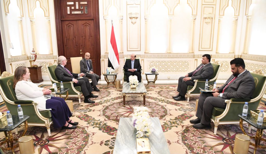 رئيس الجمهورية يستقبل المبعوث الأمريكي الى اليمن ويناقش معه اخر المستجدات على الساحة الوطنية