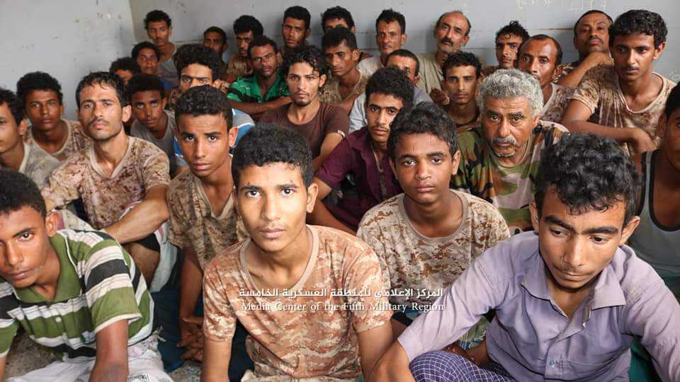 50 اسيرا من مليشيا الحوثي الذي تم أسرهم في المواجهات بجبهات الضالع ومناطقهم
