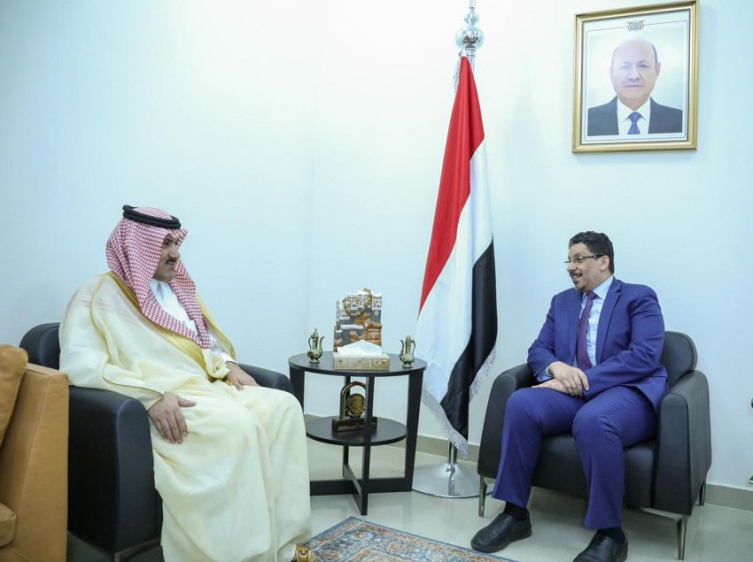 وزير الخارجية يلتقي سفير السعودية لدى اليمن