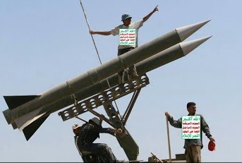 صاروخ حوثي يقتل إيرانيين (صورة وتفاصيل)