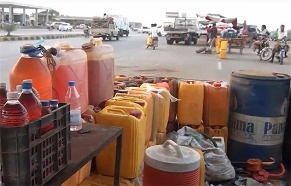 رغم اعلان الافراج عن السفن.. الحوثيين يضيقون الخناق على المواطنين بالمشتقات النفطية