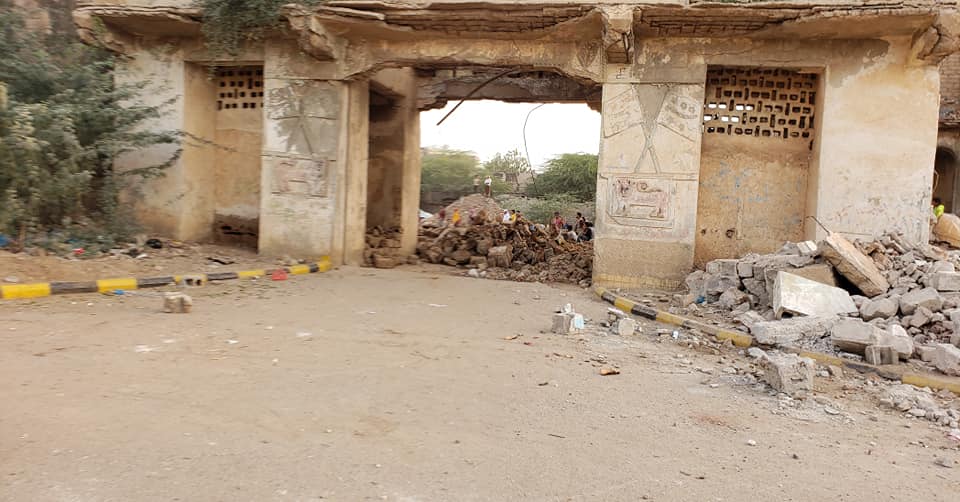 الحكومة تستنكر تدمير مليشيات الحوثي قصر السخنة التاريخي بالحديدة