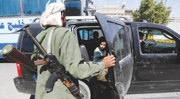 مئات المسافرين والمغتربين رهن احتجاز وابتزاز ميليشيا الحوثي في البيضاء