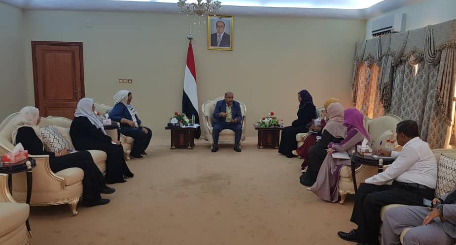 نائب رئيس الوزراء يلتقي عددا من عضوات التوافق النسوي اليمني من أجل الأمن والسلام في عدن