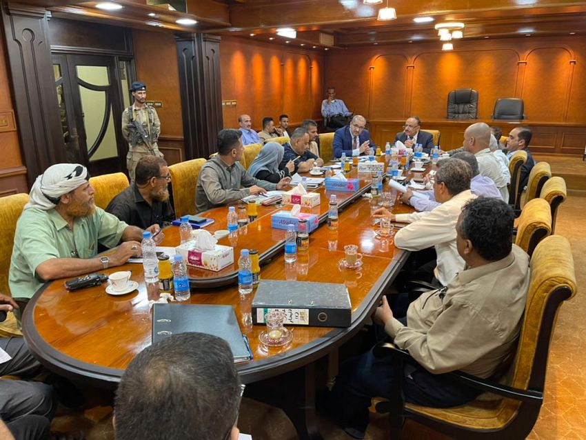 إجتماع برئاسة وزير النقل يناقش كيفية تحسين أداء ميناء عدن