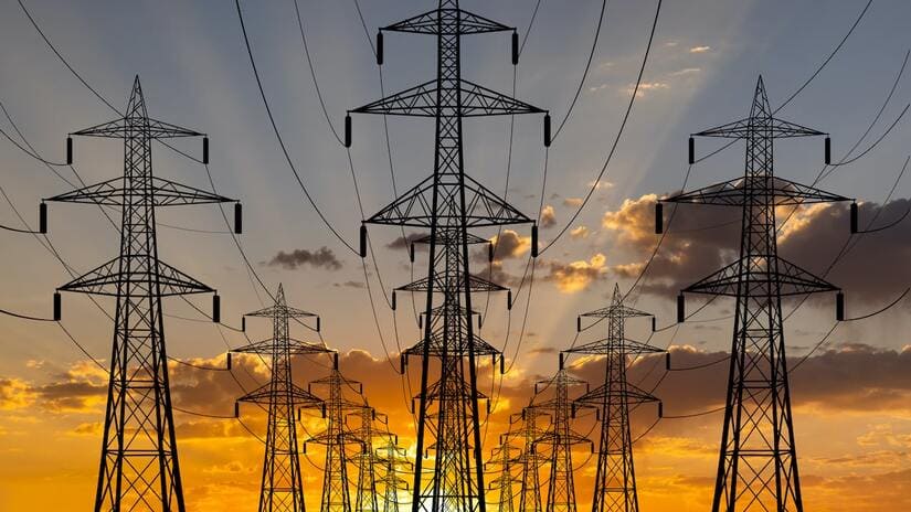 مصدر حكومي يقدم جرد مالي لانفاق الحكومة على قطاع الكهرباء في عدن والمحافظات المحررة 